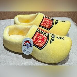 Comfortable & Fun Dutch Slippers, USA Size 7 ~ 9